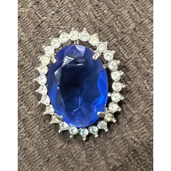 Vintage Silver Tone Stunning Beveled Blue Glass Crystal Brooch Pennant 1.25" - Picture 2 of 8